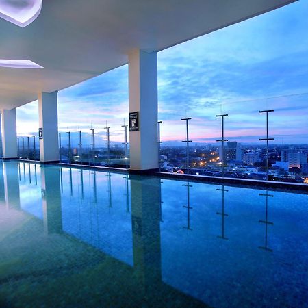 Aston Makassar Hotel & Convention Center מראה חיצוני תמונה