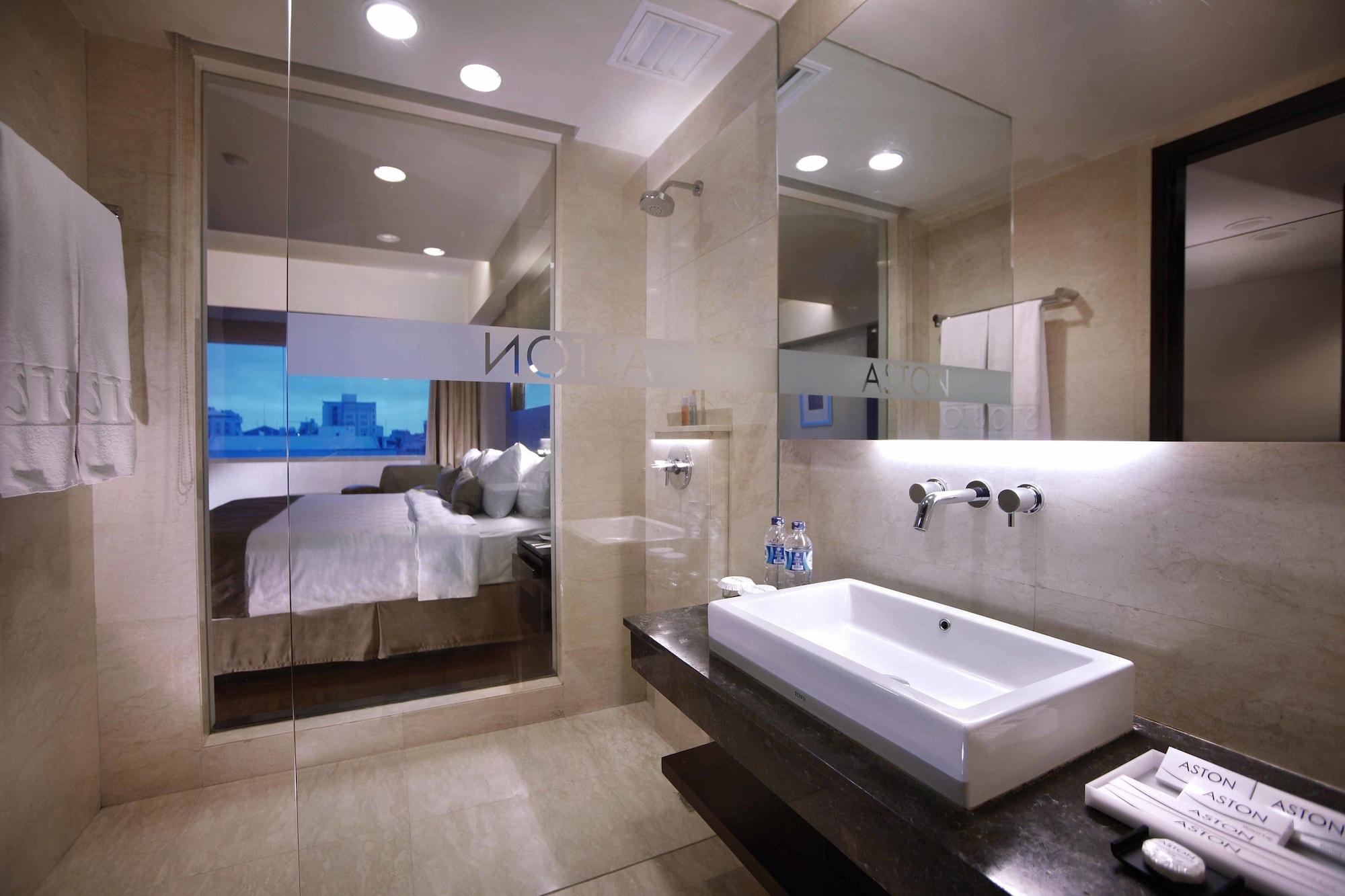 Aston Makassar Hotel & Convention Center מראה חיצוני תמונה