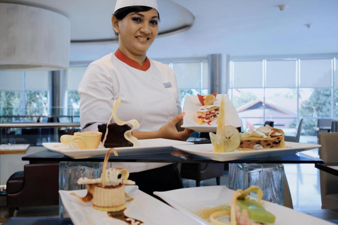 Aston Makassar Hotel & Convention Center מראה חיצוני תמונה