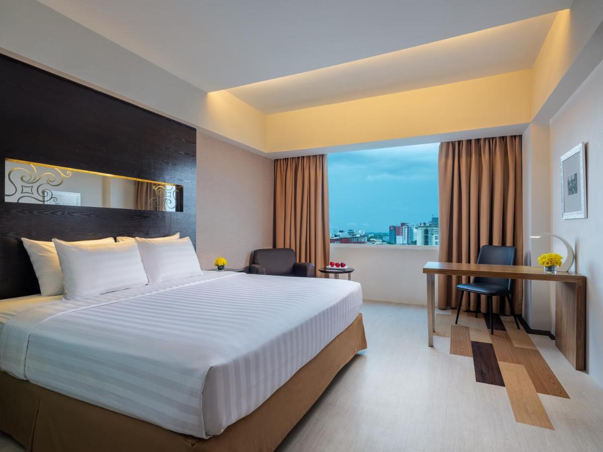 Aston Makassar Hotel & Convention Center מראה חיצוני תמונה