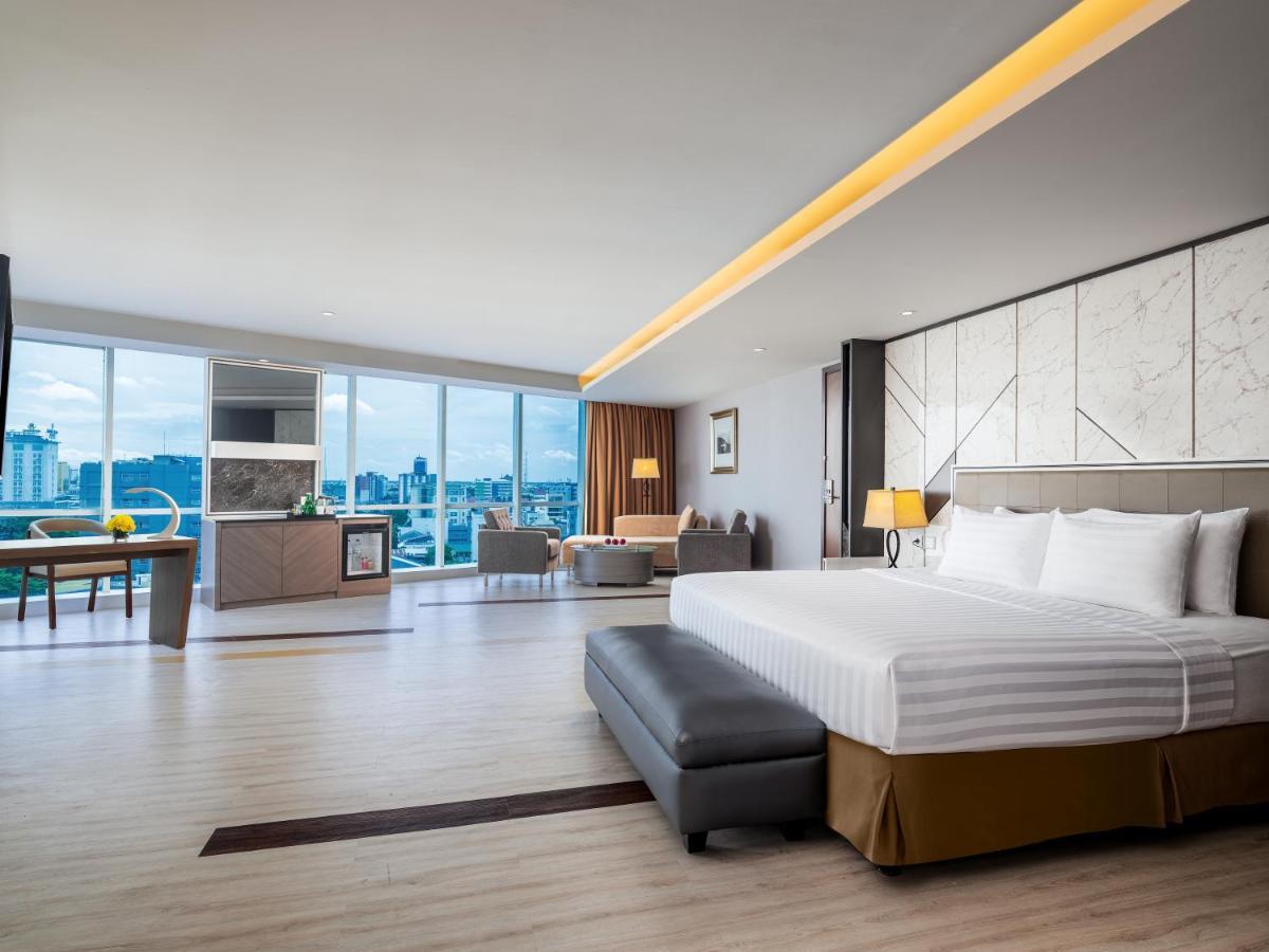 Aston Makassar Hotel & Convention Center מראה חיצוני תמונה