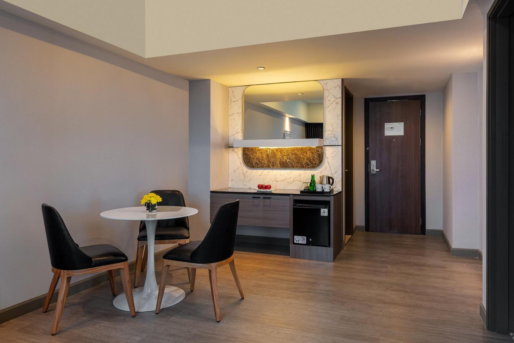 Aston Makassar Hotel & Convention Center מראה חיצוני תמונה