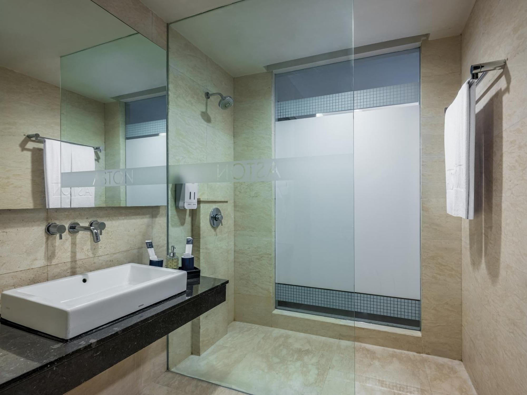 Aston Makassar Hotel & Convention Center מראה חיצוני תמונה