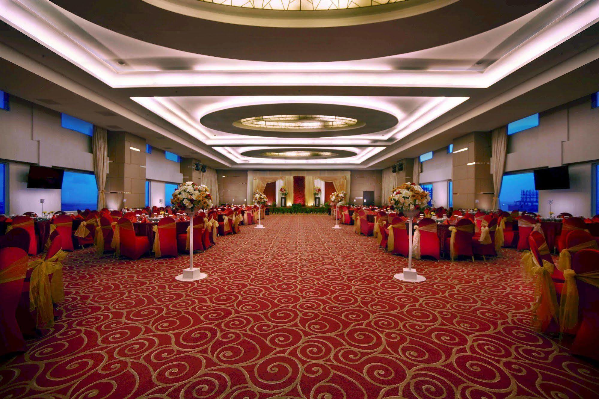 Aston Makassar Hotel & Convention Center מראה חיצוני תמונה