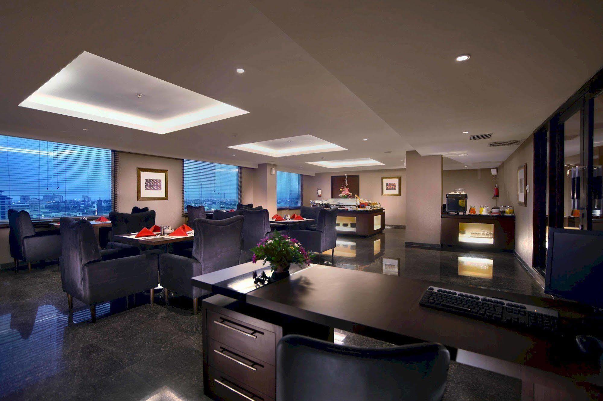 Aston Makassar Hotel & Convention Center מראה חיצוני תמונה