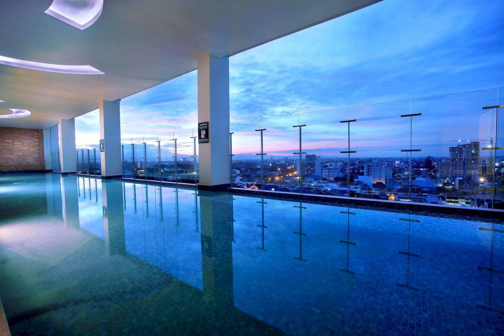 Aston Makassar Hotel & Convention Center מראה חיצוני תמונה